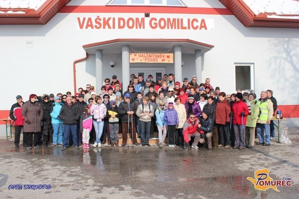 FOTO: 90 ljubiteljev pohodništva na Valentinovem pohodu v Gomilicah